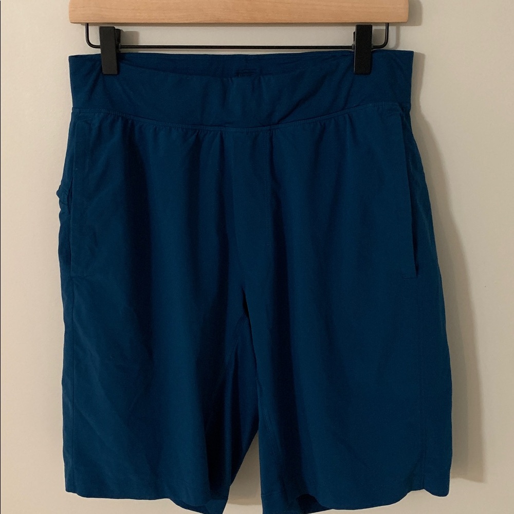 Lululemon Men’s T.H.E. Short Luxtreme Liner Blue Size Medium Gym Workout Run